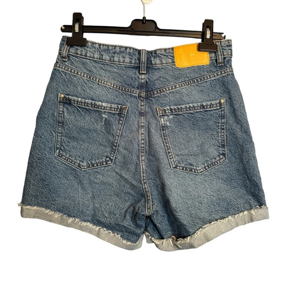 Zara High Rise Distressed Denim  Jean Shorts Size 8 Women's Blue Mom Cut Off EUC - Picture 2 of 16